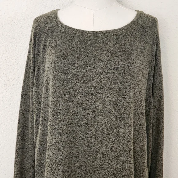Old Navy top. Large. Green and black heathered knit. Long sleeved. - Picture 8 of 8